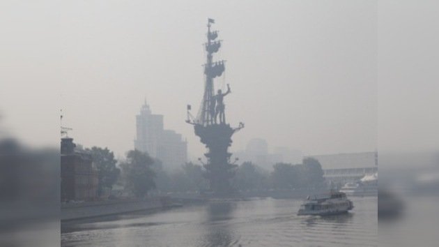 Moscú amanece cubierta por el esmog procedente de incendios forestales