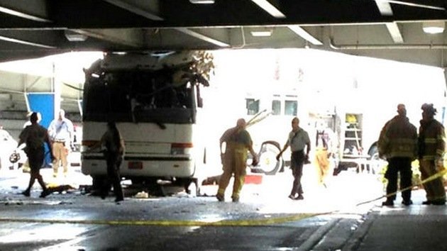 EE.UU.: Decenas de heridos tras el choque de un autobús en el viaducto del aeropuerto