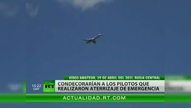 Dos pilotos rusos serán condecorados por un exitoso aterrizaje forzoso
