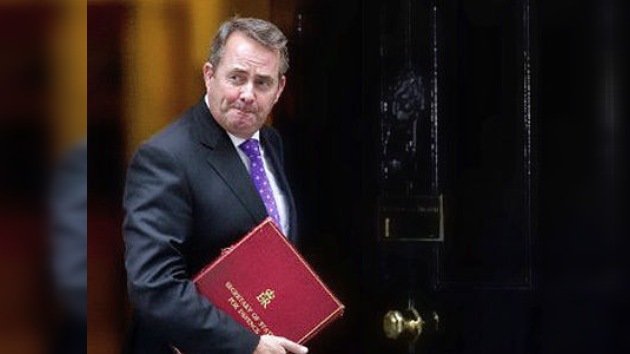 Escándalo obliga a dimitir al ministro de Defensa de Gran Bretaña 