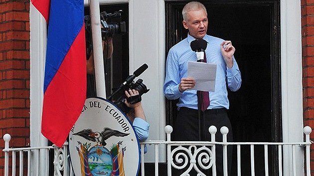 Assange podría permenecer otro medio año en la embajada de Ecuador en Londres