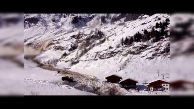 Una impresionante 'cascada' de nieve desciende hacia una localidad italiana