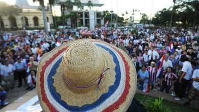 'Indignados' paraguayos presionan al Senado para que rechace una polémica ley