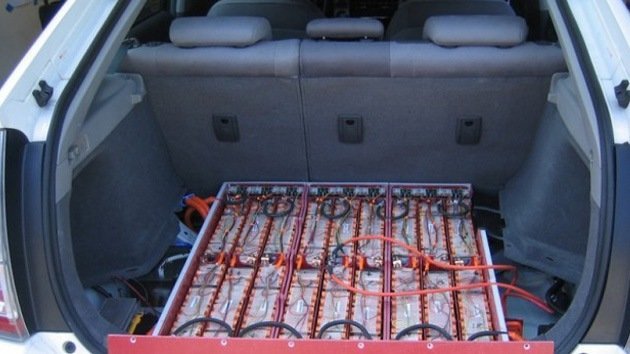 Crean una batería de litio capaz de 'cargarle las pilas' a un auto eléctrico durante 27 años