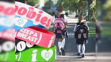 En EE. UU. dos alumnas defienden las pulseras "Me gustan las tetas"