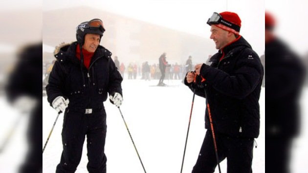 Medvédev y Putin esquiaron en el balneario alpino Krásnaya Poliana