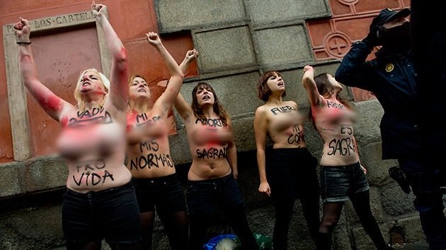 España: Abogados católicos demandan a 5 activistas de Femen por exhibicionismo