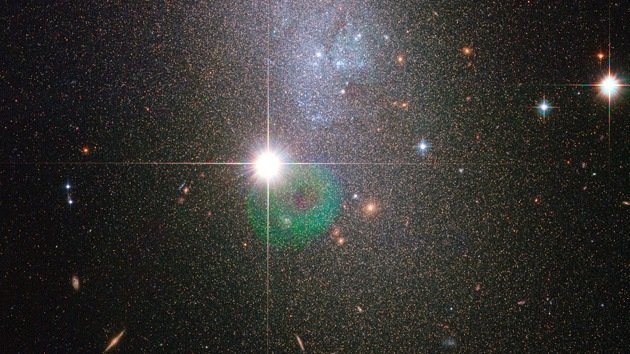 La NASA captura una imagen de una galaxia enana con miles de millones de estrellas