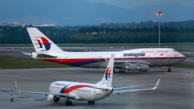 La familia del piloto del MH370 defiende su reputación: "No era suicida ni estaba loco"