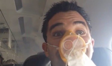 "Tenemos fuego en el avión, mantengan la calma"
