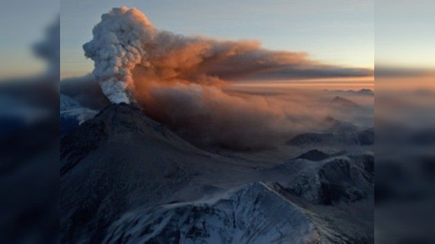 Erupción del volcán en Rusia es peligro para rutas aéreas