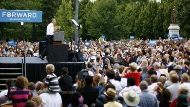Foto: Un agente de seguridad orina durante un discurso de Obama