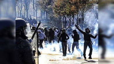 Humo, porras y gases... todo menos armas de fuego contra los ecologistas en Francia