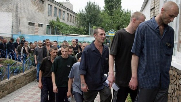 El Ejército de Ucrania reclutará a presos y estudiantes y usará armas de 1930