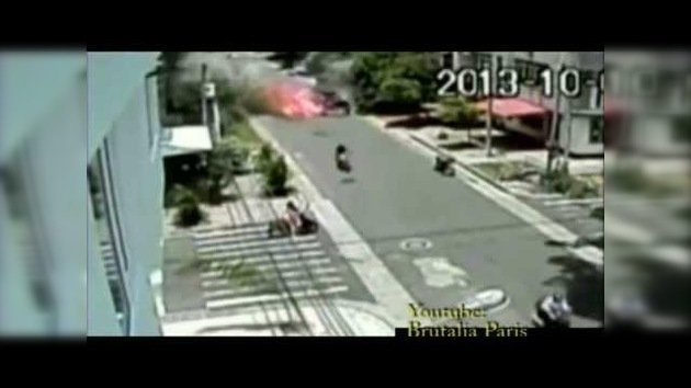 Una cámara de vigilancia capta una explosión mortal en medio de la calle
