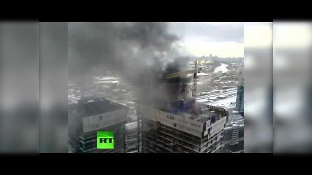 'Moscow City' en llamas: Se incendia un rascacielos en construcción en el centro de Moscú