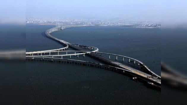 Construyen el puente sobre el agua más largo del mundo