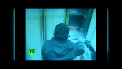 Un ascensor con un hombre dentro sube a 80 km/h y se estrella contra el techo