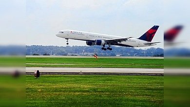 Un avión hace un aterrizaje de emergencia en Florida tras fallarle un motor