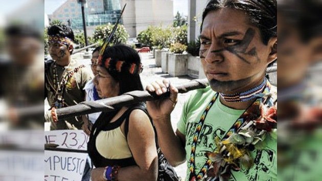 Indígenas ecuatorianos en los tribunales para defender su "cosmovisión y cultura"
