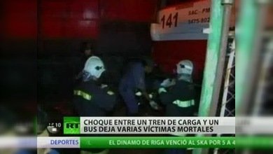 Ocho muertos al arrollar un tren de pasajeros a un autobús en Brasil