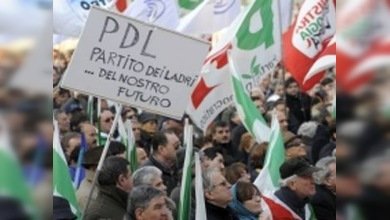 Masiva manifestación de la oposición contra Berlusconi en Roma