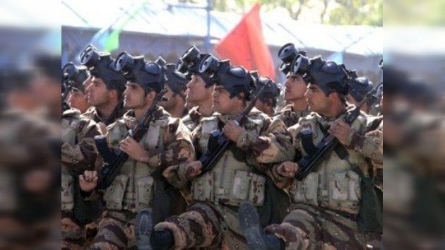 Irán se pone en guardia con nuevas maniobras de infantería en el desierto