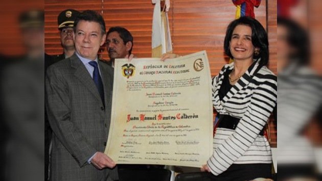 Santos recibió credencial como nuevo presidente de Colombia