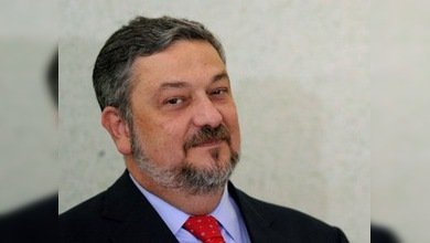 El jefe de Gabinete de Rousseff renuncia por un escándalo de aumento de su fortuna