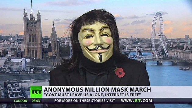 Anonymous a RT: "Internet es capaz de hacer caer regímenes"