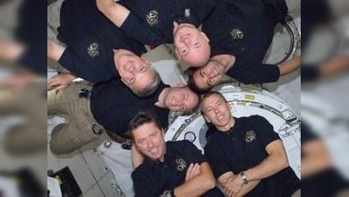 El transbordador estadounidense Endeavour regresa a la Tierra de su última misión