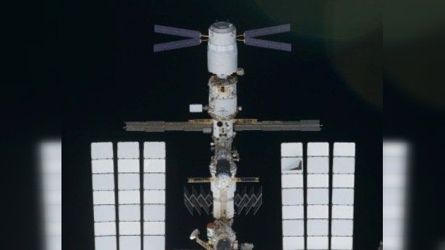 El carguero espacial europeo ATV-2 abandona la EEI