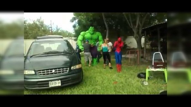 El 'Increíble Hulk' se desploma en una fiesta para niños y provoca las carcajadas