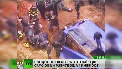 Se salvan los 20 pasajeros del autobús que cayó a la vía desde un puente en Brasil