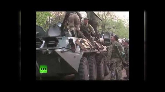 Tanques, vehículos blindados y otros equipos militares en el este de Ucrania