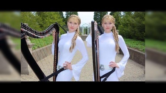 Las gemelas rubias vuelven a arrasar en Internet tocando 'La guerra de las galaxias'