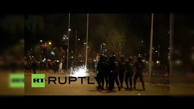 España: manifestantes lanzan piedras y petardos contra la Policía tras la Marcha de la Dignidad