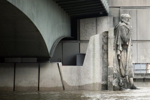 Con la inundación del Sena París se transforma en la segunda Venecia