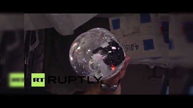 Experimento en el espacio: una cámara GoPro dentro de una burbuja de agua