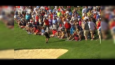 Así suena cuando te golpea una bola de golf en la cabeza