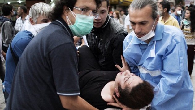 Acusan a médicos voluntarios de atender "sin permiso" a manifestantes en Turquía