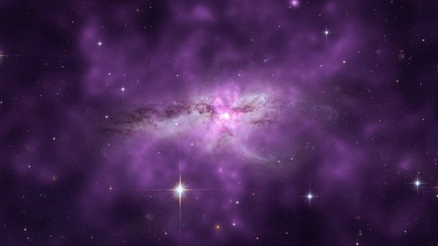 Chandra obtiene la imagen de la nube de gas de dos galaxias confluyentes