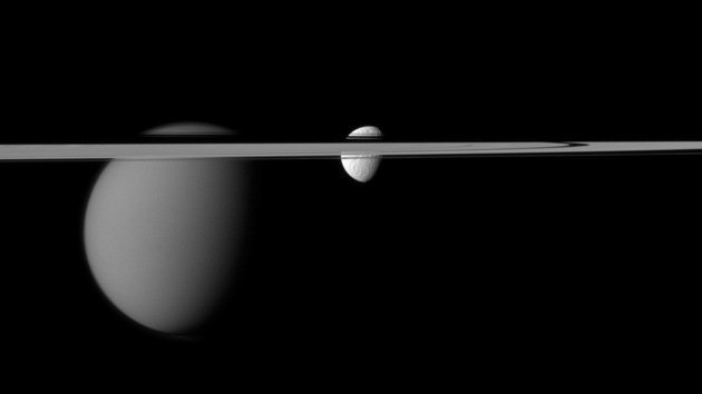 La mayor luna de Saturno podría albergar un océano subterráneo