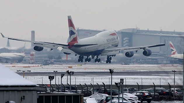 Reino Unido: Cierran el aeropuerto de Heathrow por un aterrizaje de emergencia