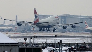 Video: Cierran Heathrow por un aterrizaje de emergencia