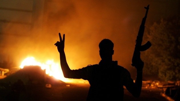 Manifestantes libios asaltan varios cuarteles de milicias en Bengasi