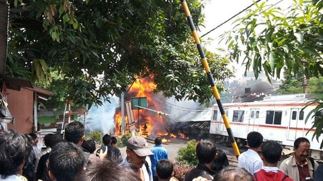 Al menos siete muertos en un accidente de tren en Indonesia