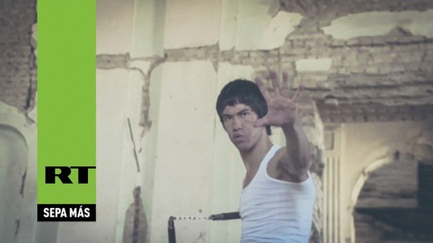Un joven afgano, la copia de Bruce Lee en físico y talento