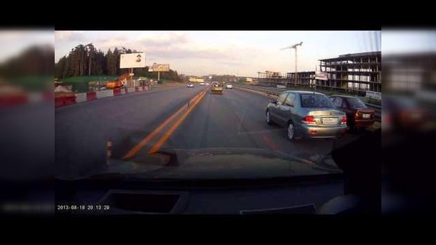 Un espantoso accidente de tráfico en Rusia, grabado por la cámara de un coche