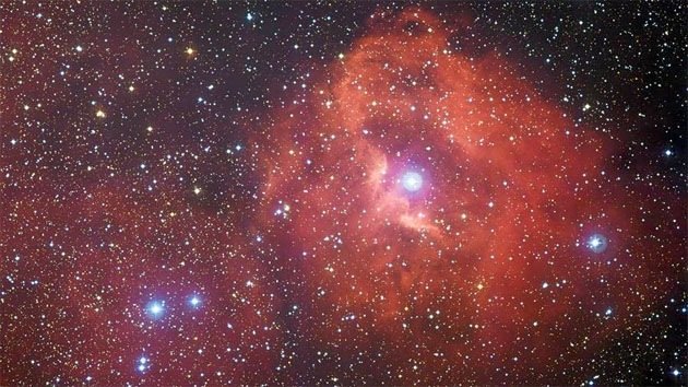 Video: Captan impresionantes imágenes de una nebulosa imperceptible a simple vista